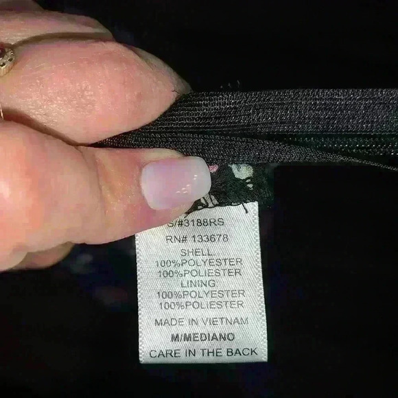 Woman’s floral romper - Picture 4 of 5